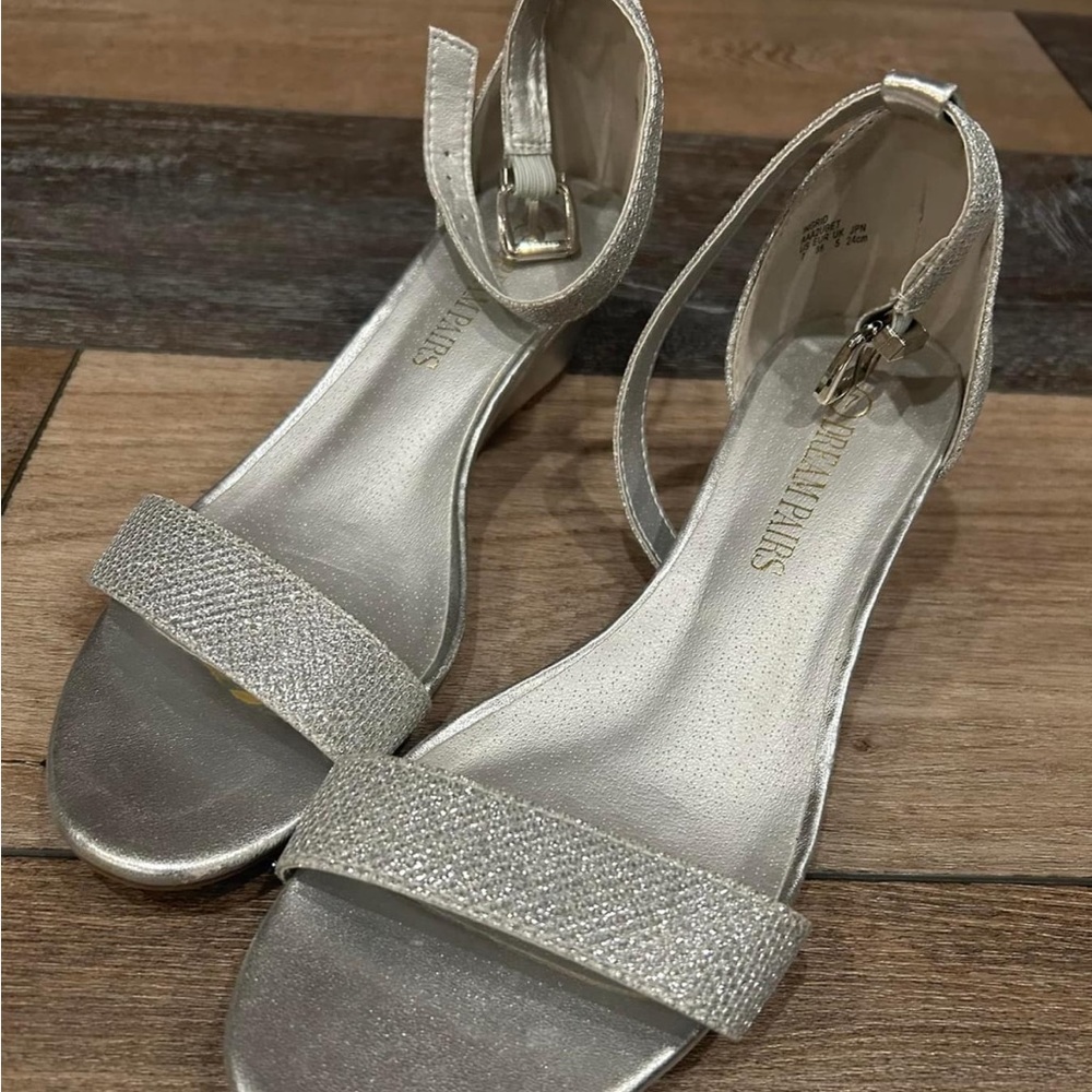 Silver dress wedge shoe